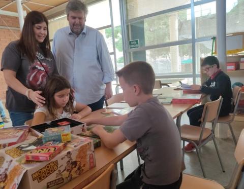 El vicepresident primer i cap de l’àrea de Serveis Socials del Consell Comarcal, Toni Bosch, ha presentat aquest dimecres el nou programa a l’escola d’Alfés.