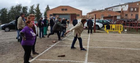  A la trobada es va fer una tirada de bitlles i un taller de bitlles infantil